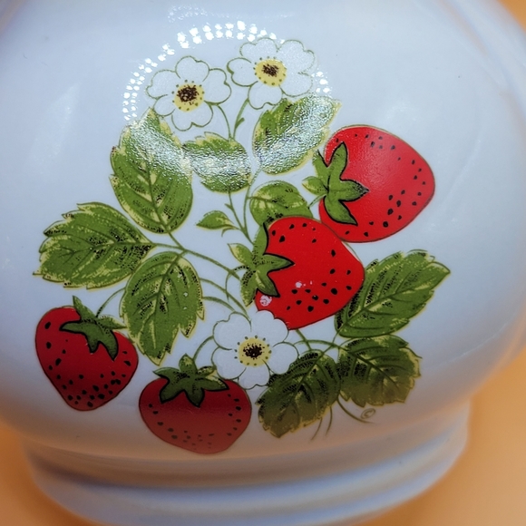 VTG McCoy Pottery Strawberry Pitcher - Picture 7 of 10